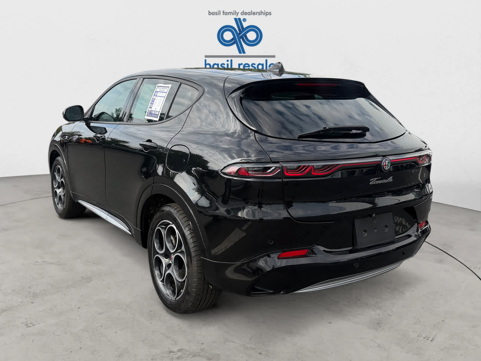 Used 2024 Alfa Romeo Tonale Ti w/ Premium Interior Package AWD/4WD image 4