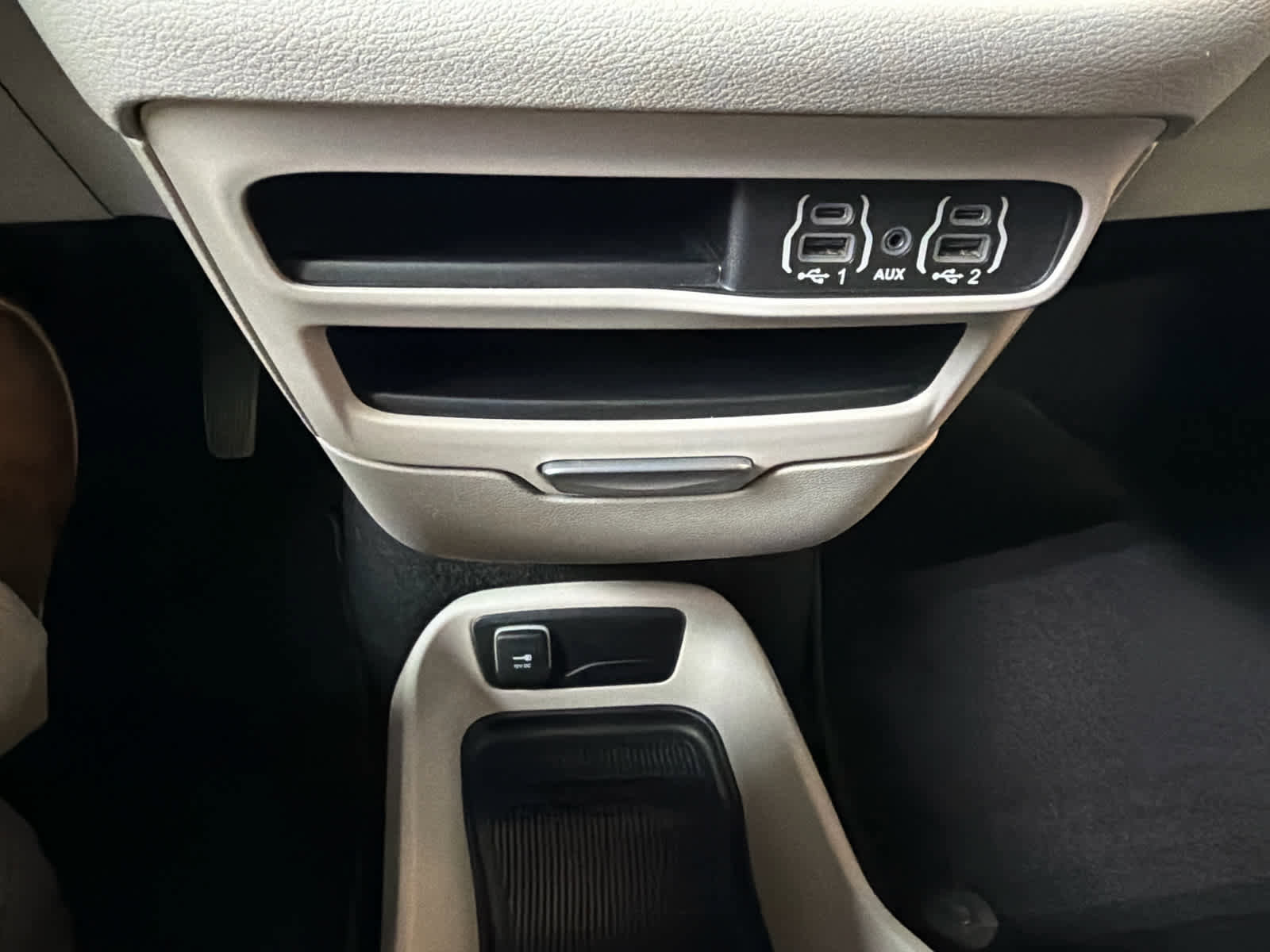 Used 2023 Chrysler Voyager LX FWD image 27