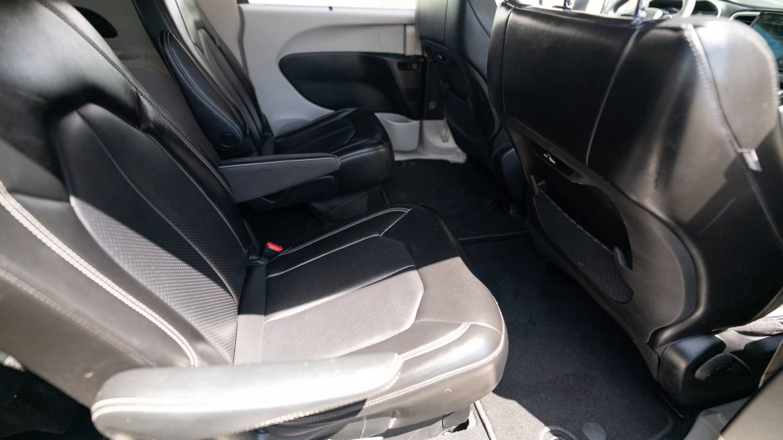 Used 2023 Chrysler Pacifica Touring-L FWD image 15