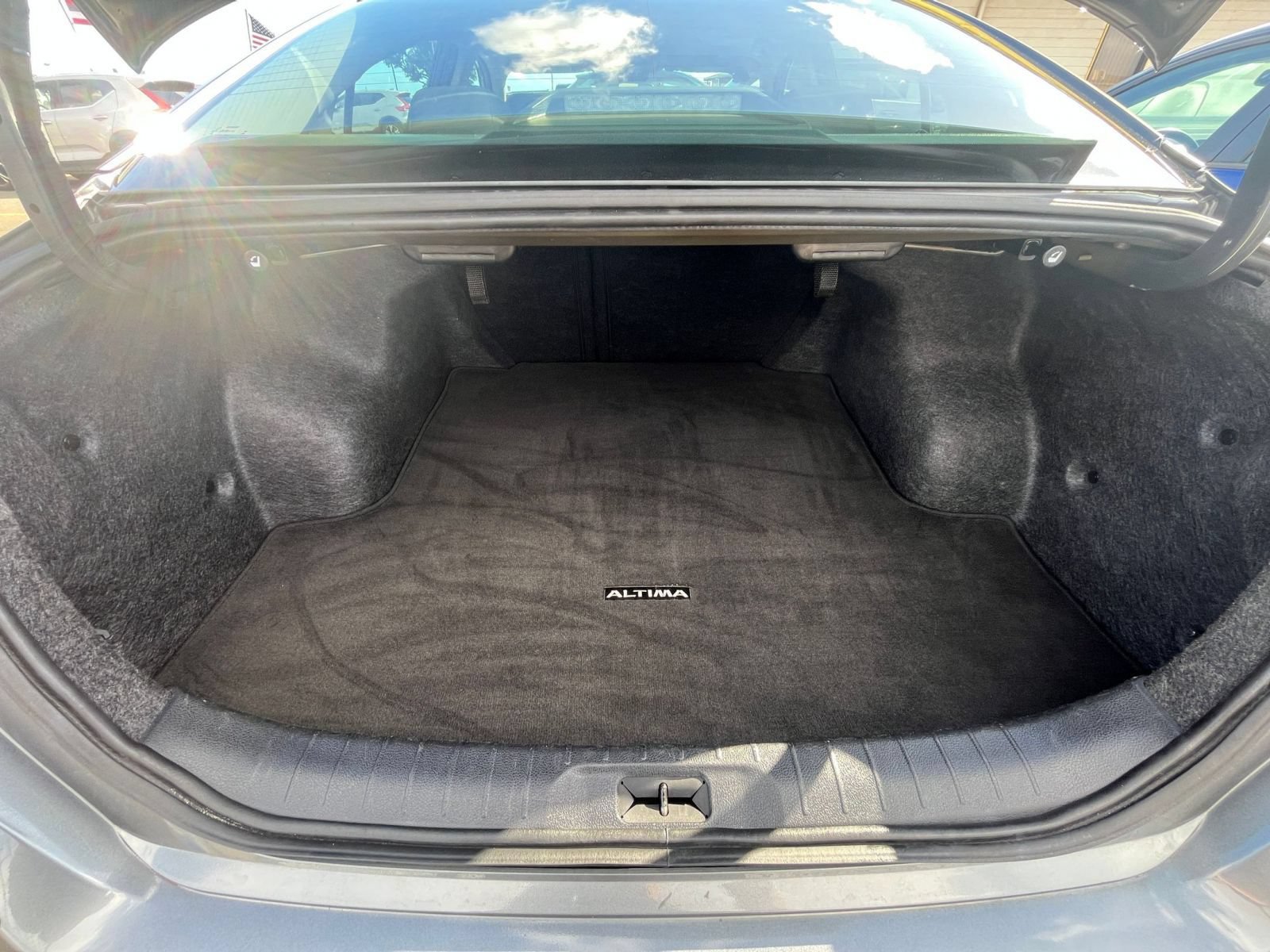 Used 2025 Nissan Altima 2.5 SV FWD image 28