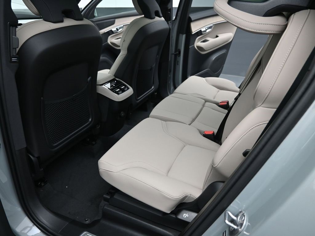 New 2026 Volvo XC90 B6 Plus w/ Protection Package Premier image 28