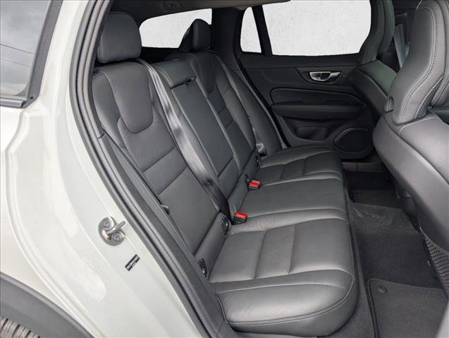 Used 2025 Volvo V60 B5 Cross Country Plus image 21