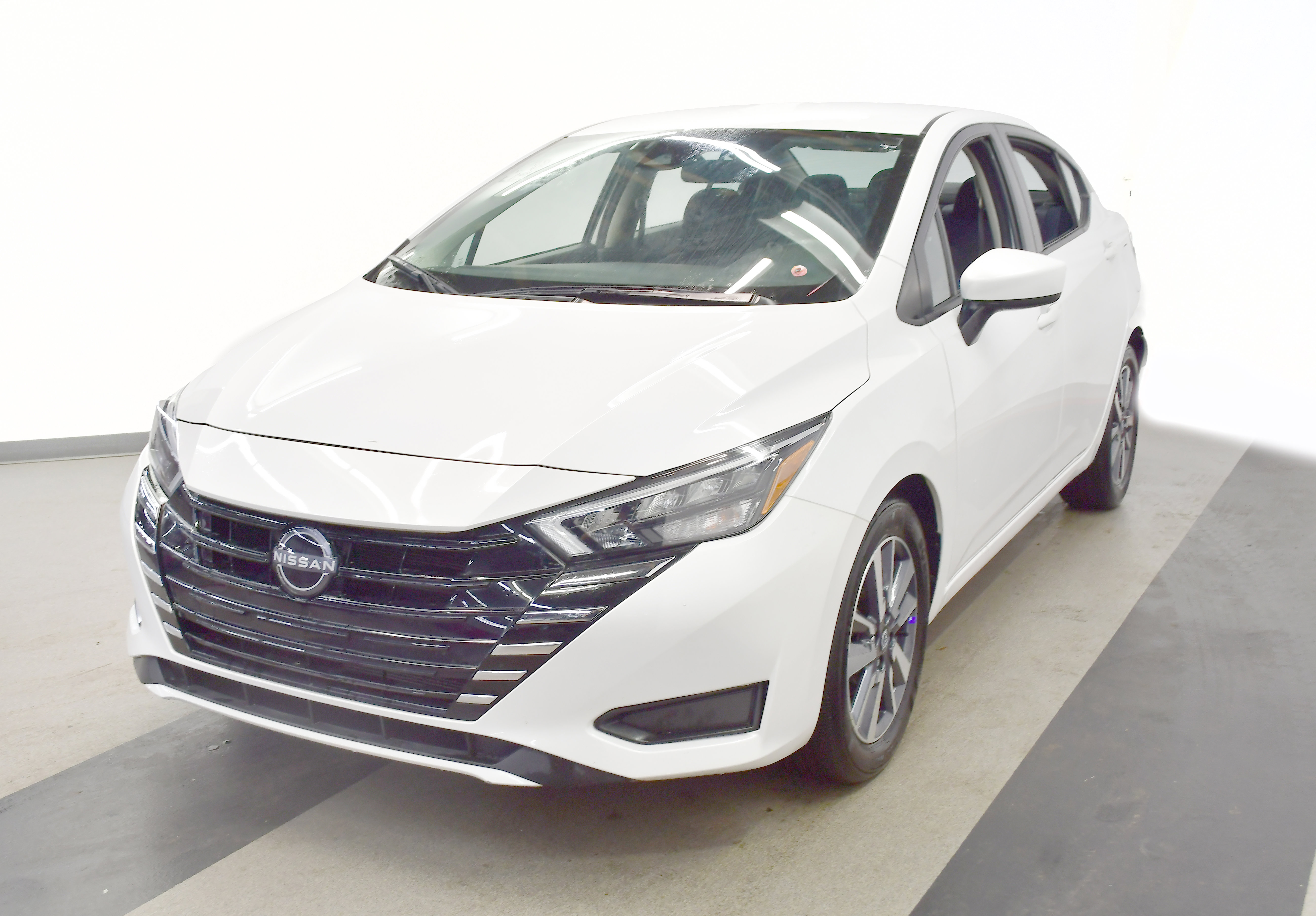 Used 2025 Nissan Versa SV FWD image 7