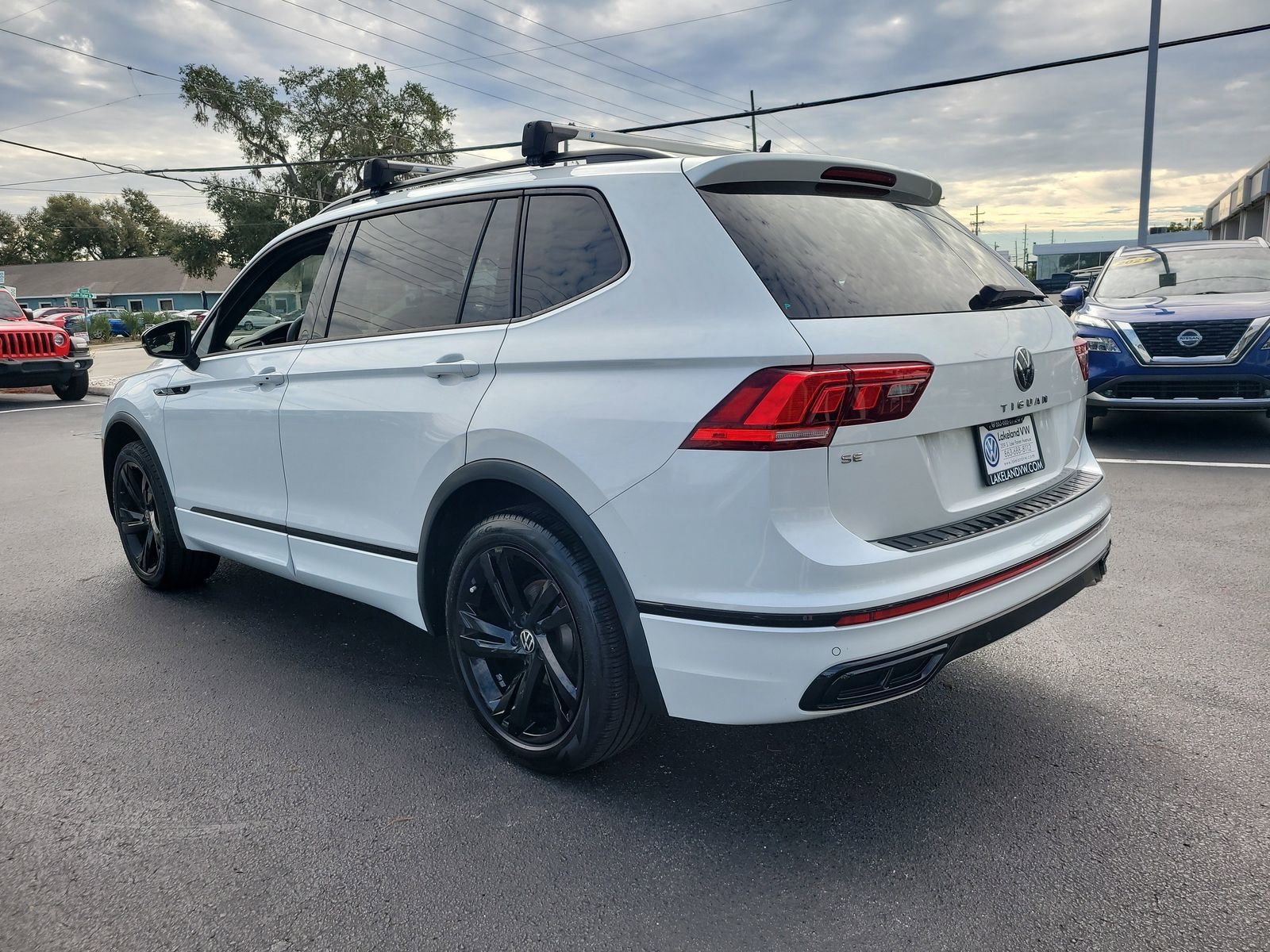 Used 2023 Volkswagen Tiguan SE R-Line image 8