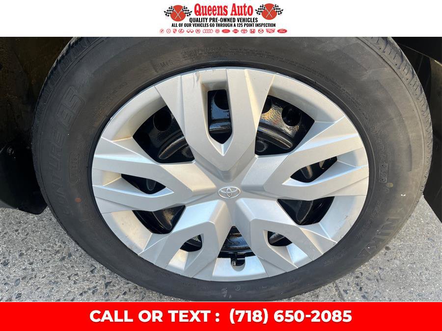 Used 2021 Toyota C-HR LE FWD image 29
