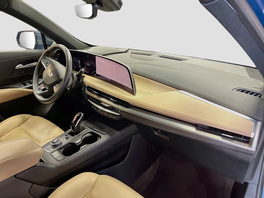 Used 2025 Cadillac XT4 Premium Luxury w/ Technology Package AWD/4WD image 31