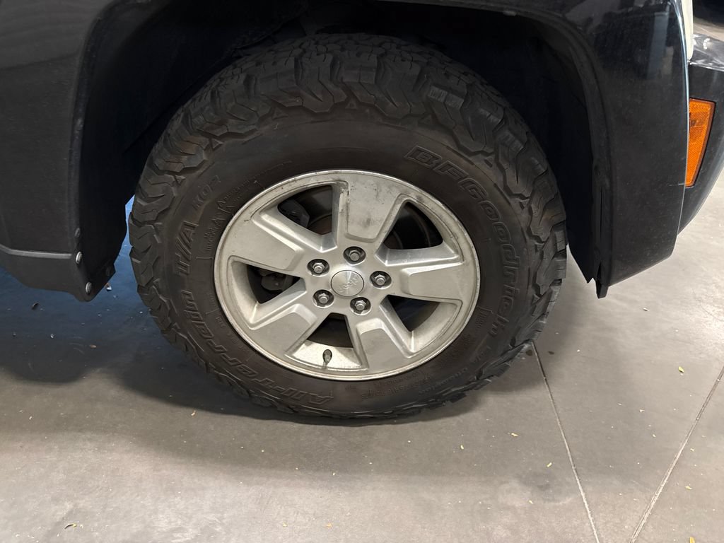 Used 2010 Jeep Liberty Sport w/ Popular Equipment Group AWD/4WD image 17