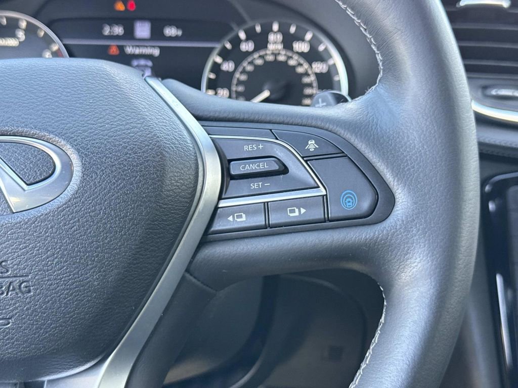 Certified 2023 INFINITI QX55 Essential image 9