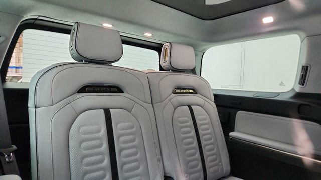 Used 2024 Rivian R1S Adventure image 29