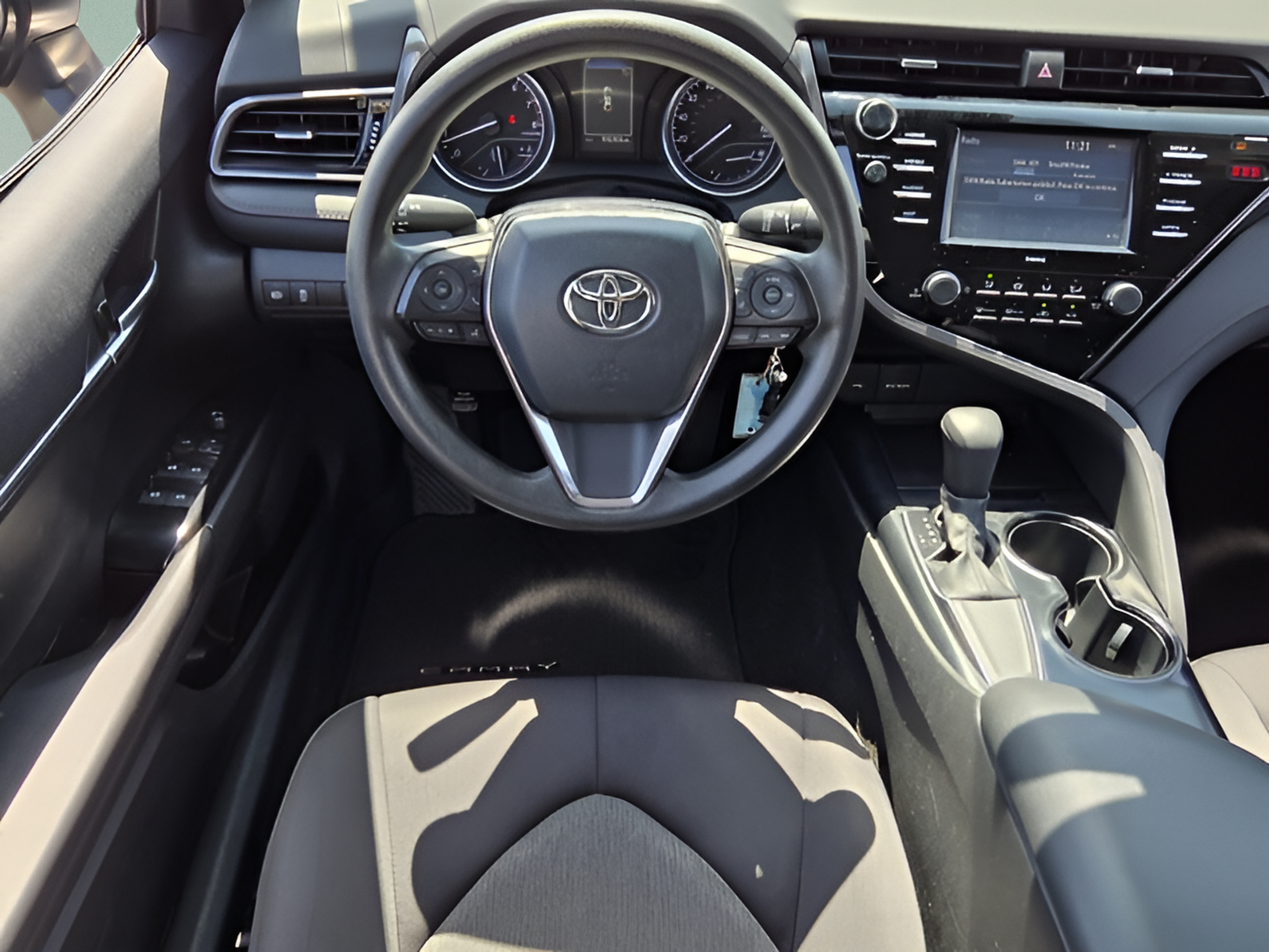 Used 2020 Toyota Camry LE FWD image 11