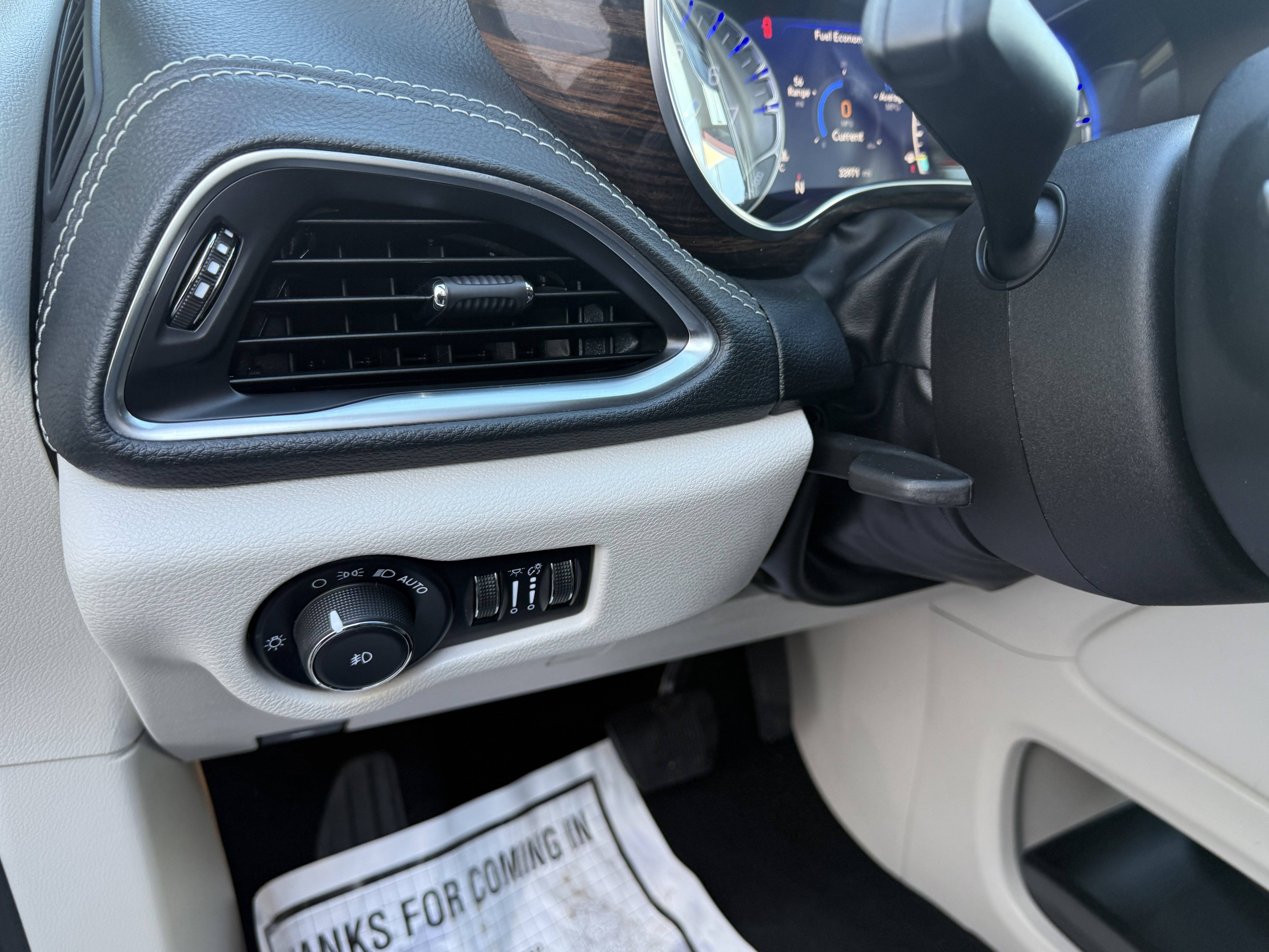 Used 2023 Chrysler Pacifica Limited image 22