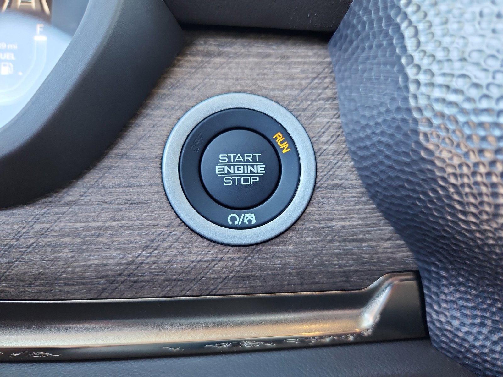 New 2025 RAM 1500 Limited image 30