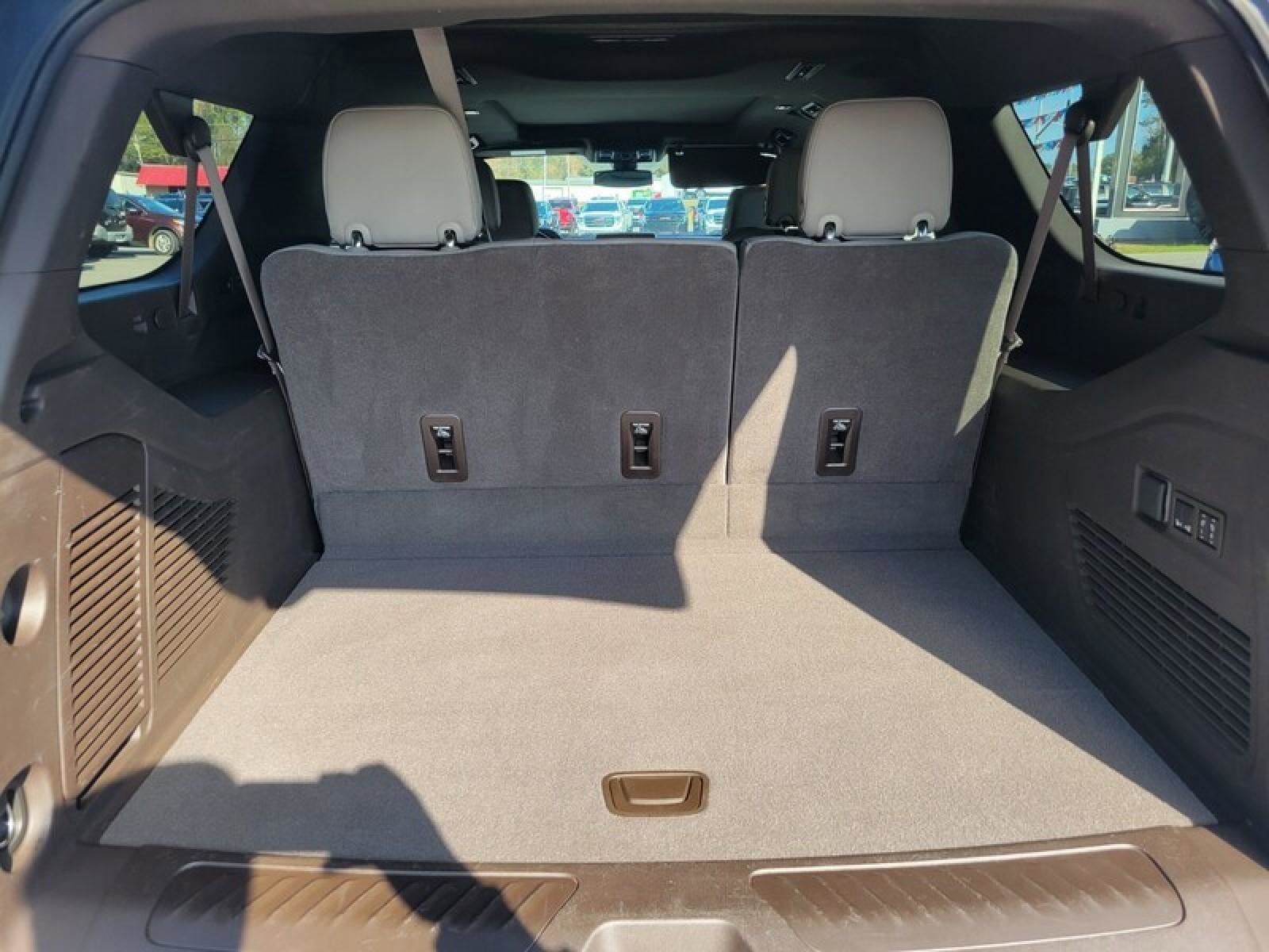 Used 2022 GMC Yukon XL SLT w/ SLT Premium Package image 27