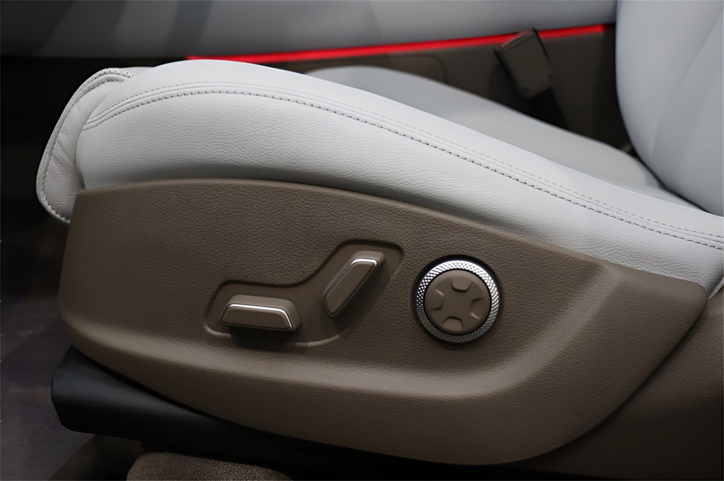 New 2026 Genesis GV70 2.5T Advanced image 9