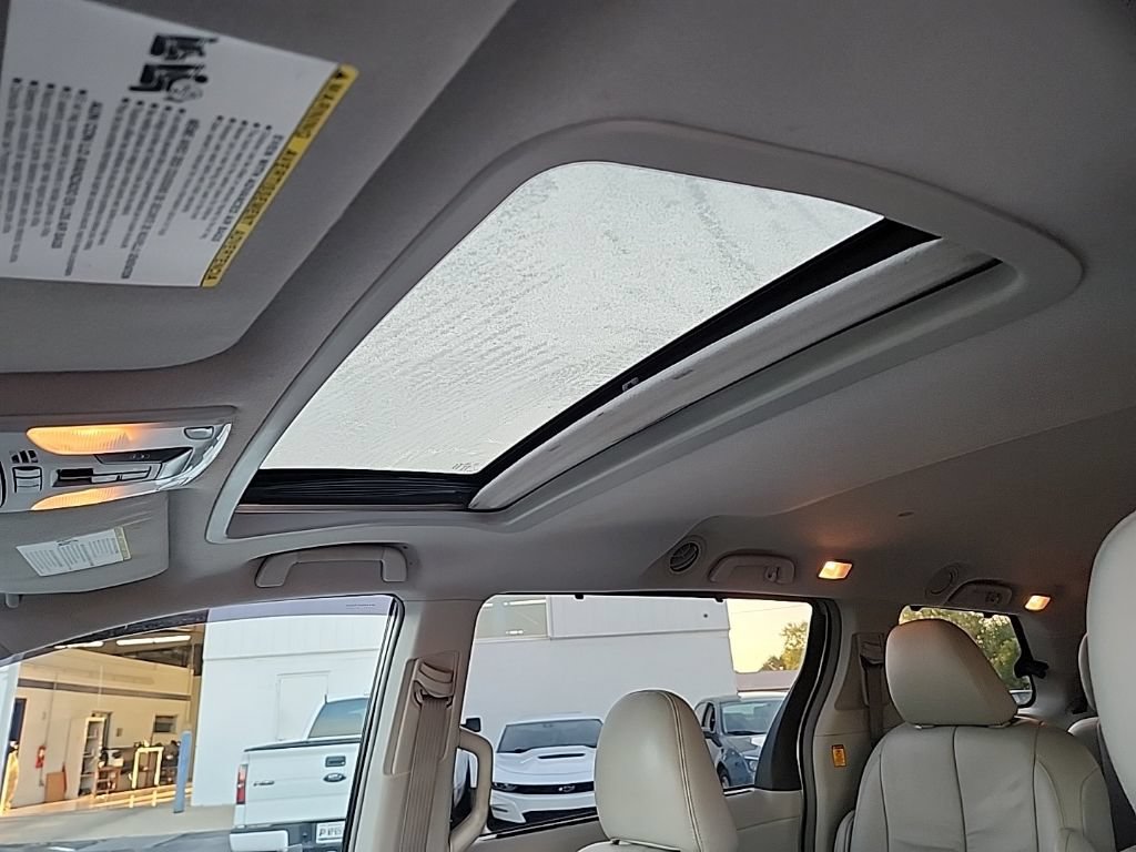 Used 2011 Toyota Sienna XLE FWD image 26