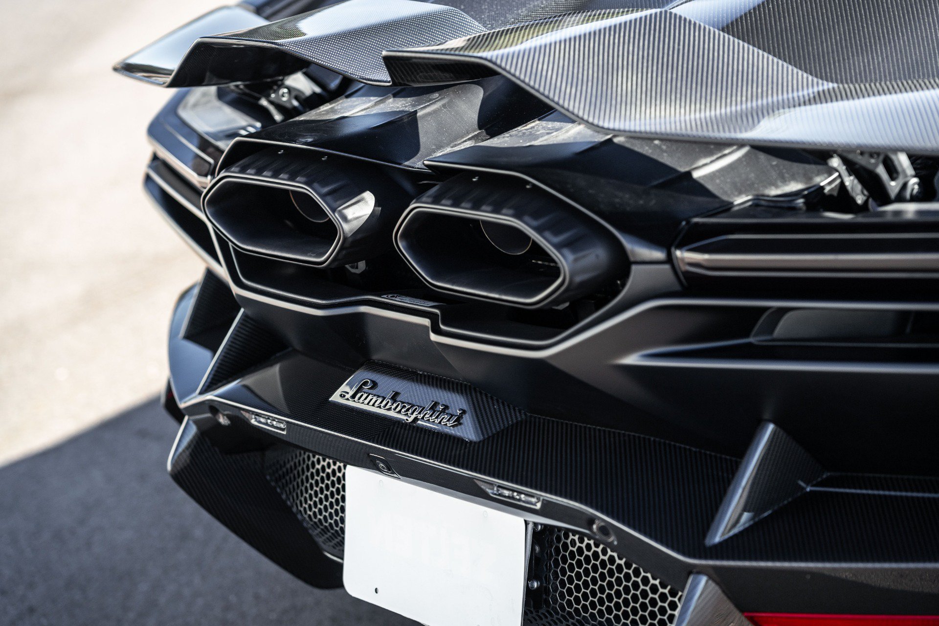 Used 2025 Lamborghini Revuelto AWD/4WD image 32