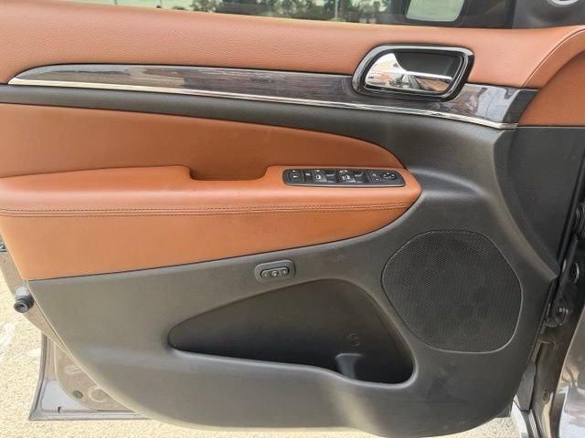 Used 2020 Jeep Grand Cherokee Overland AWD/4WD image 12