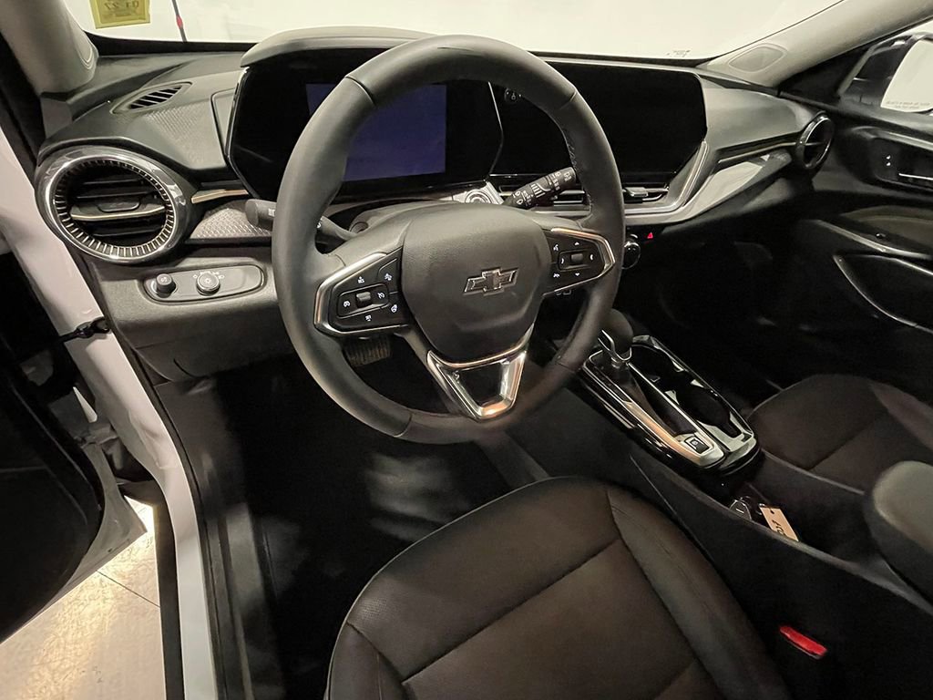 Used 2025 Chevrolet Trax ACTIV w/ Sunroof Package FWD image 21