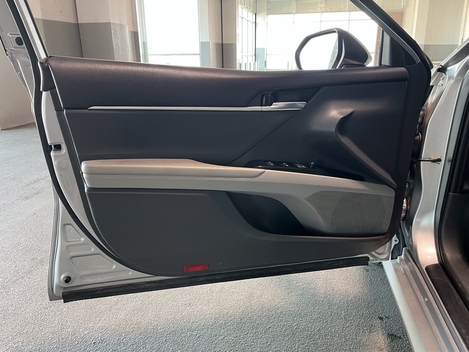 Used 2020 Toyota Camry LE FWD image 15