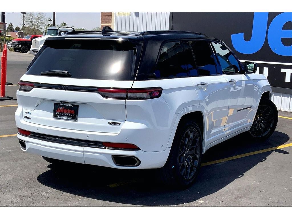 Used 2023 Jeep Grand Cherokee Summit w/ High Altitude Package AWD/4WD image 15