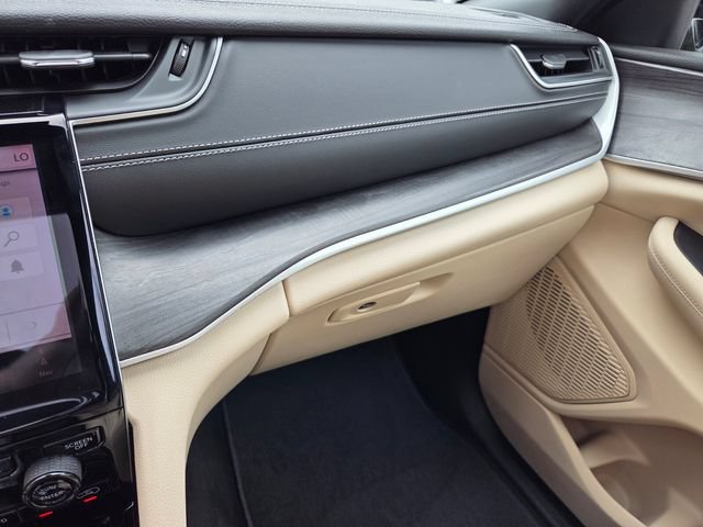 Certified 2024 Jeep Grand Cherokee Limited w/ Luxury Tech Group II AWD/4WD image 28