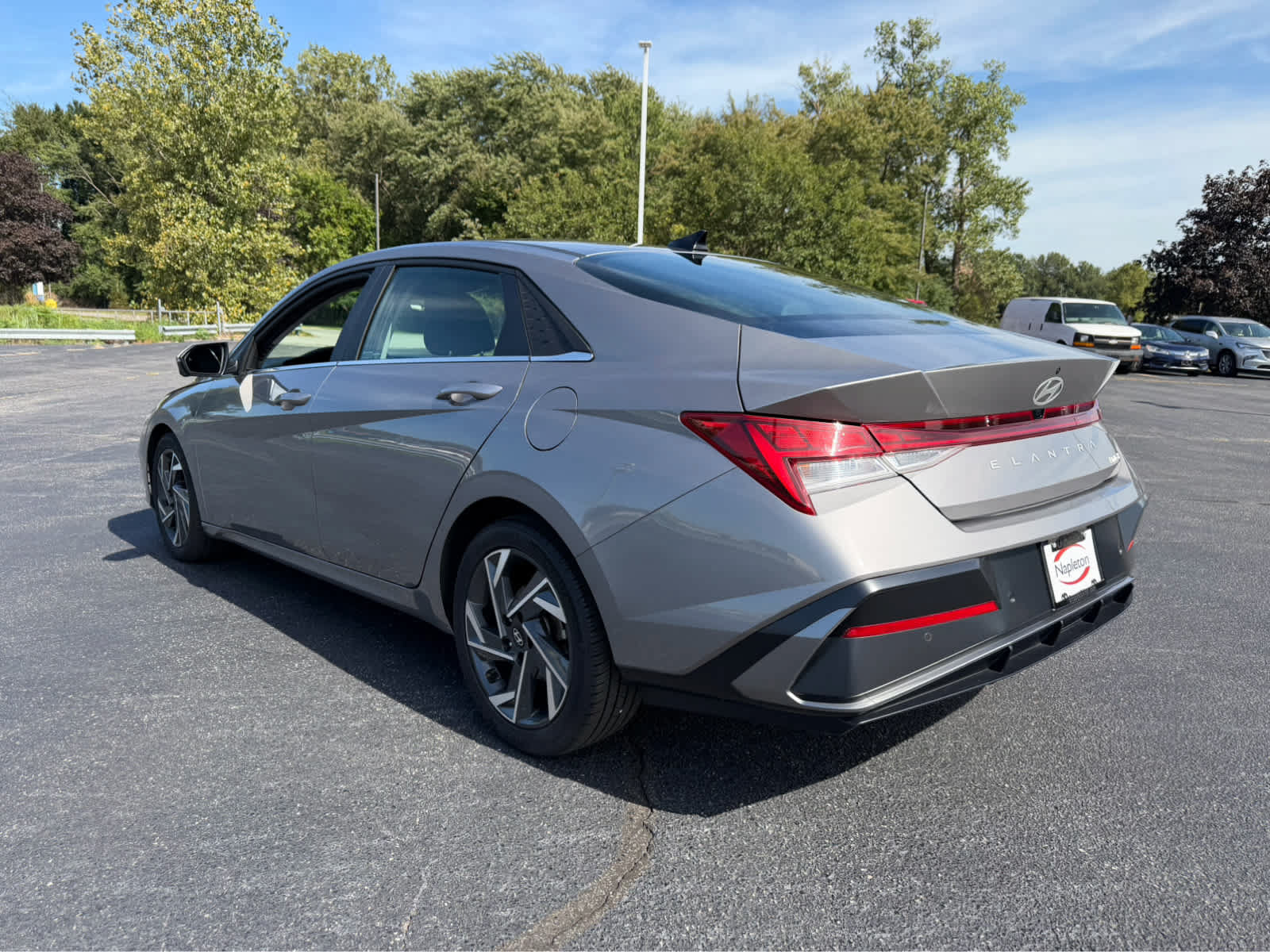 Used 2024 Hyundai Elantra Limited FWD image 5