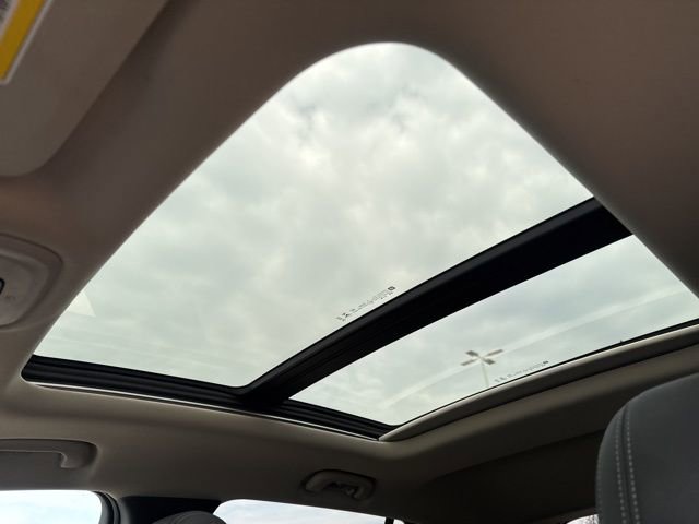 Used 2022 Buick Encore GX Essence w/ Experience Buick Package image 32