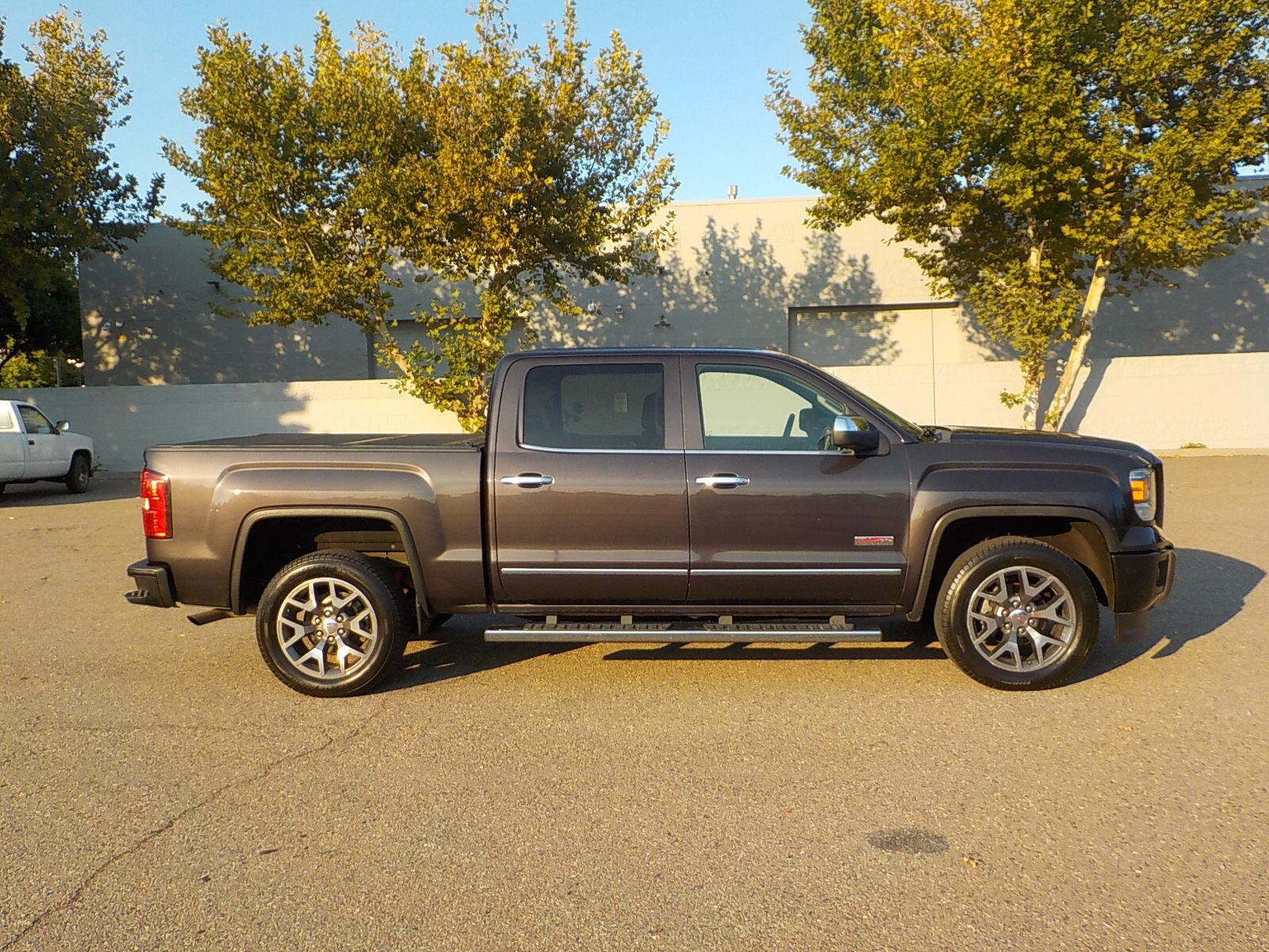 Used 2015 GMC Sierra 1500 SLT w/ All-Terrain Package AWD/4WD image 7