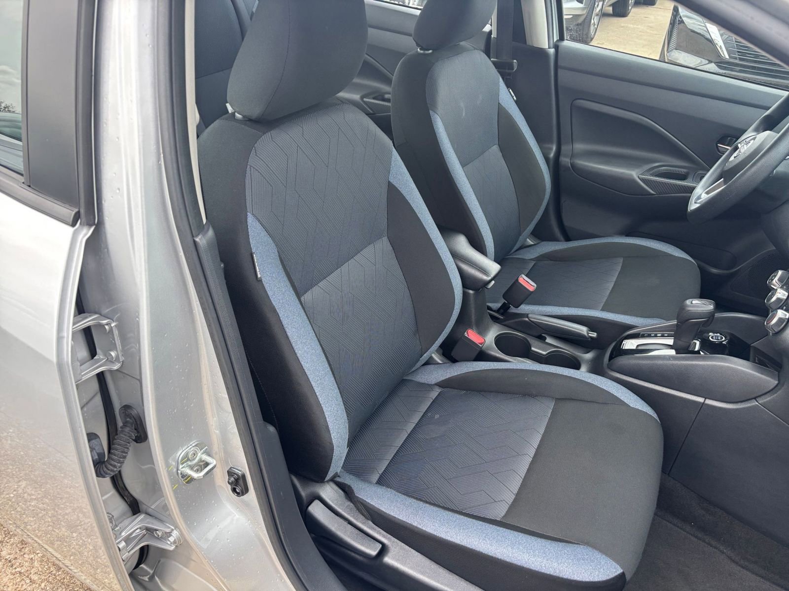 Used 2025 Nissan Versa SV image 34