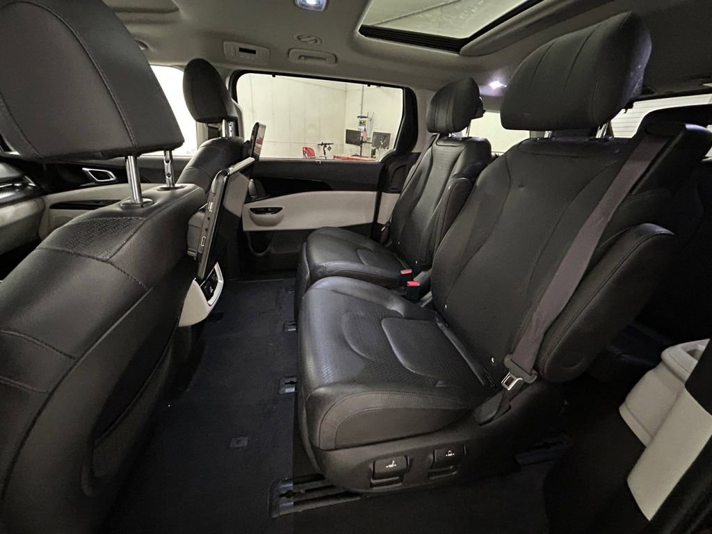 Used 2022 Kia Carnival SX Prestige image 19