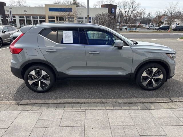 Used 2025 Volvo XC40 B5 Plus image 6