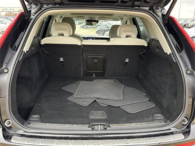 Used 2021 Volvo XC60 T5 Momentum w/ Climate Package image 12