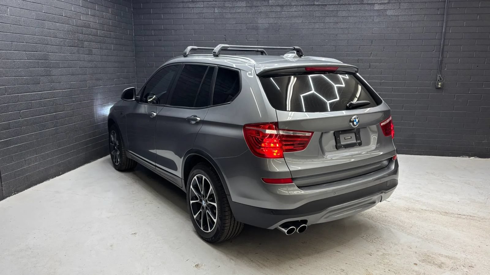 Used 2017 BMW X3 xDrive28i AWD/4WD image 4