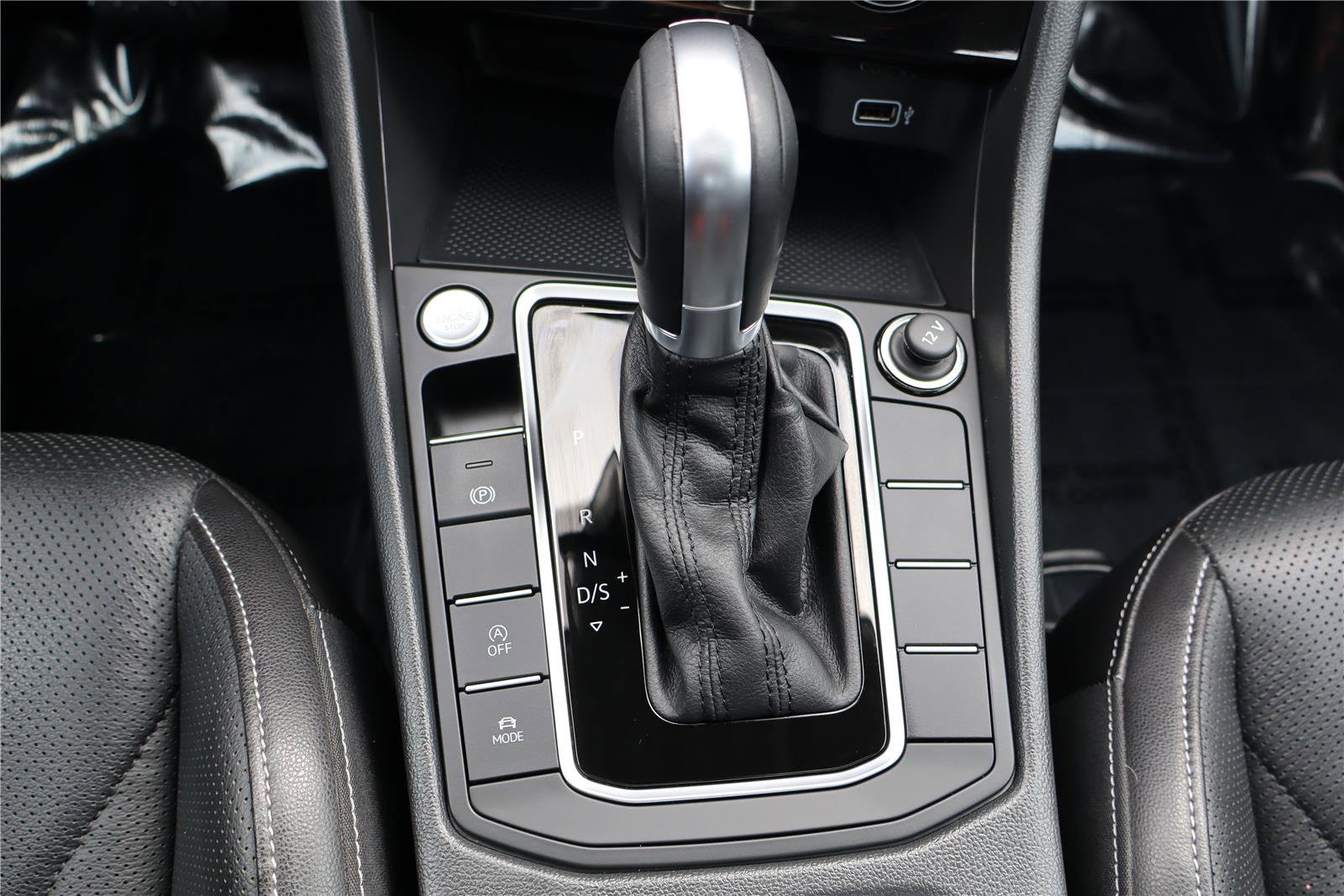 Used 2019 Volkswagen Jetta SEL Premium image 23