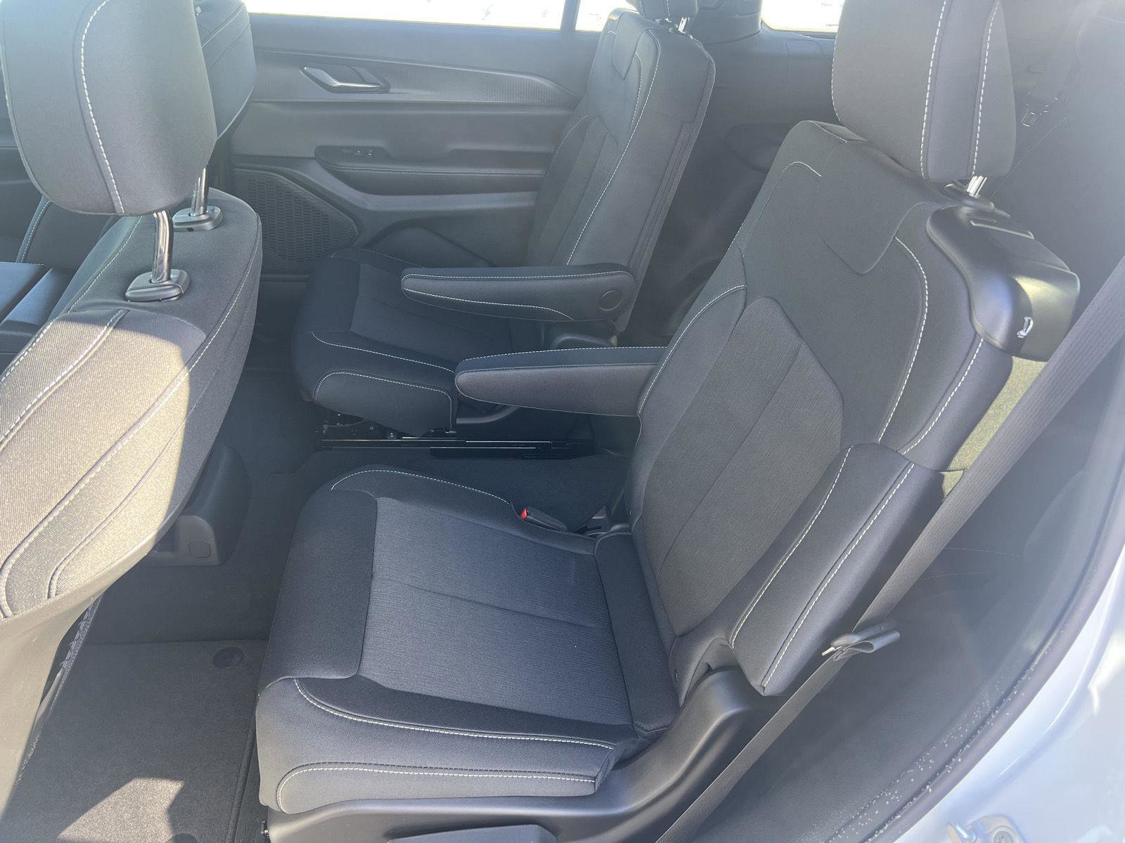 New 2026 Jeep Grand Cherokee L Laredo image 28