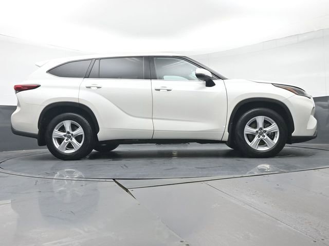 Certified 2021 Toyota Highlander LE image 37