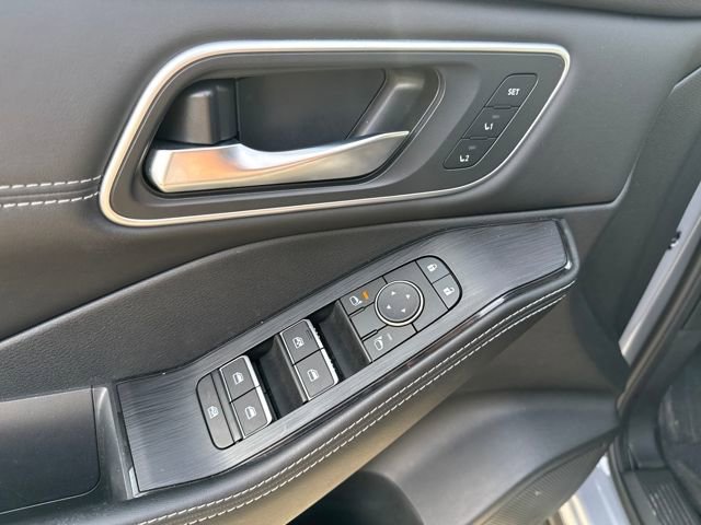 Used 2025 Nissan Rogue Platinum image 12