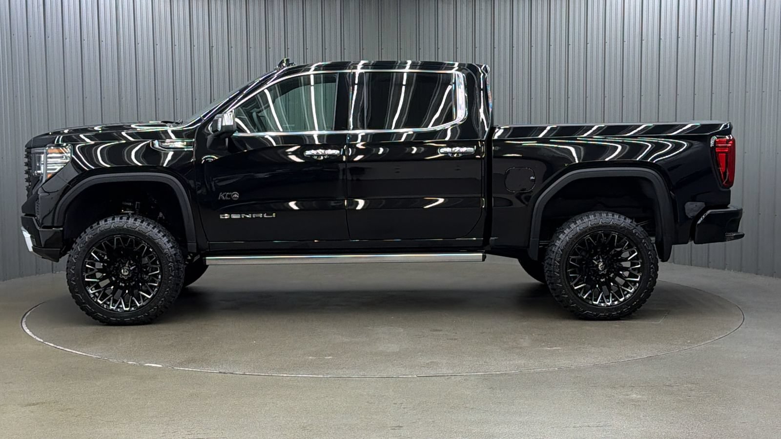 Used 2026 GMC Sierra 1500 Denali Ultimate AWD/4WD image 2