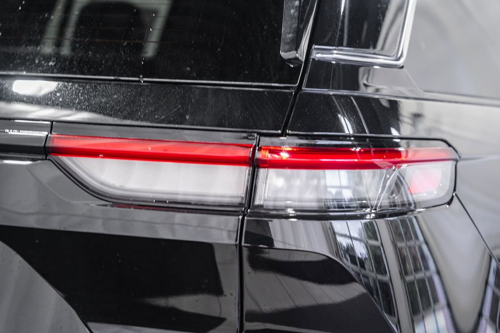 New 2025 Jeep Grand Cherokee Laredo X w/ Luxury Tech Group I image 6