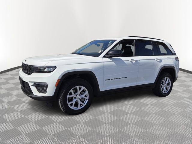 Used 2023 Jeep Grand Cherokee Limited w/ Black Appearance Package image 2