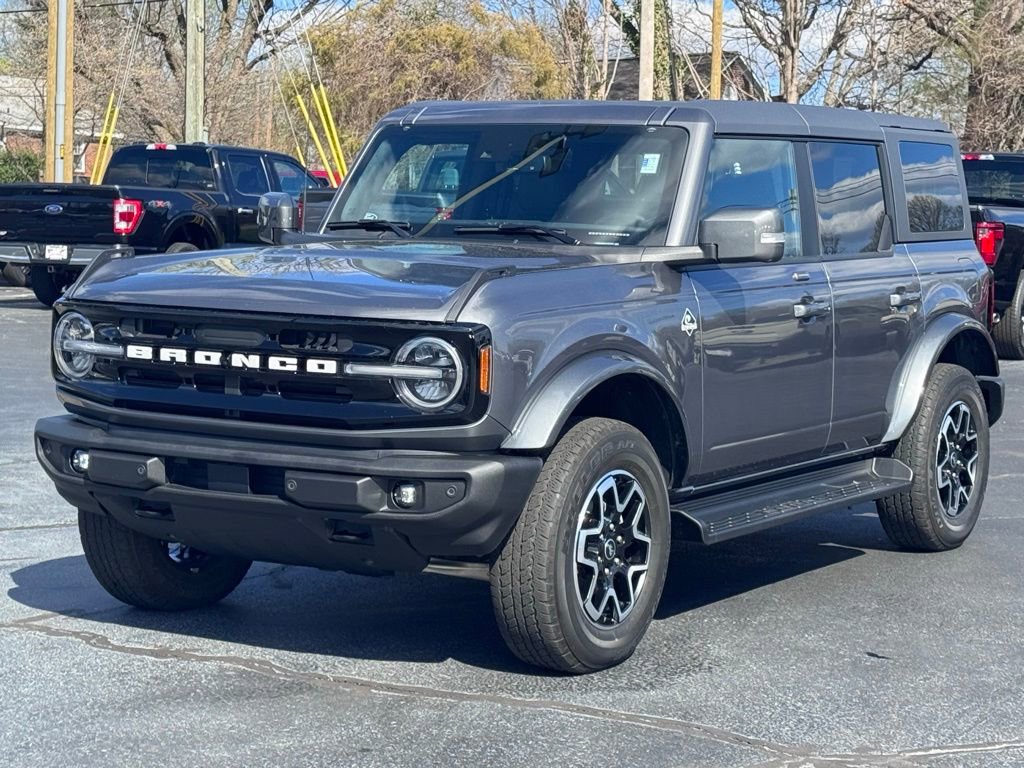 Used 2023 Ford Bronco Outer Banks image 2