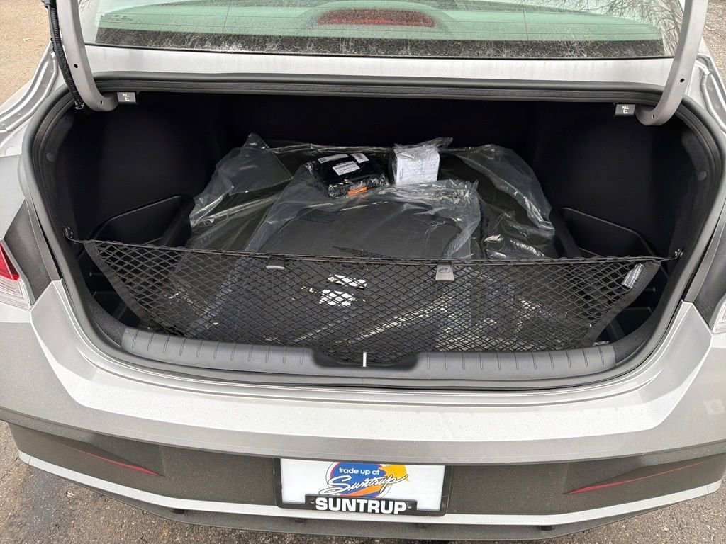 Used 2026 Hyundai Elantra SE w/ Cargo Package image 24