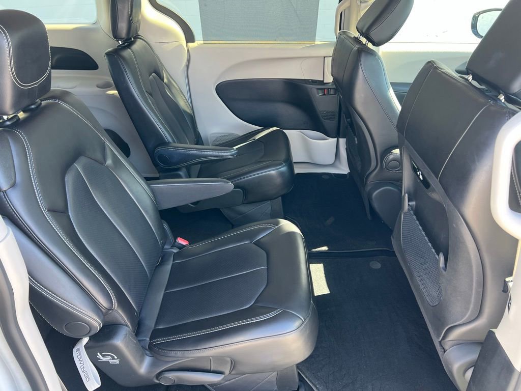 Used 2024 Chrysler Pacifica Touring-L image 21