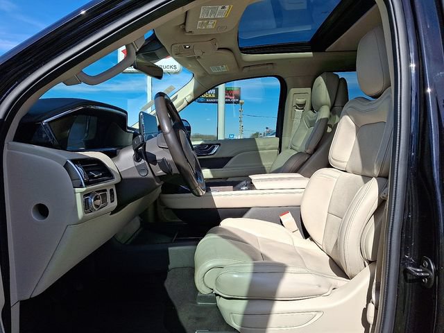 Used 2019 Lincoln Navigator Reserve AWD/4WD image 11