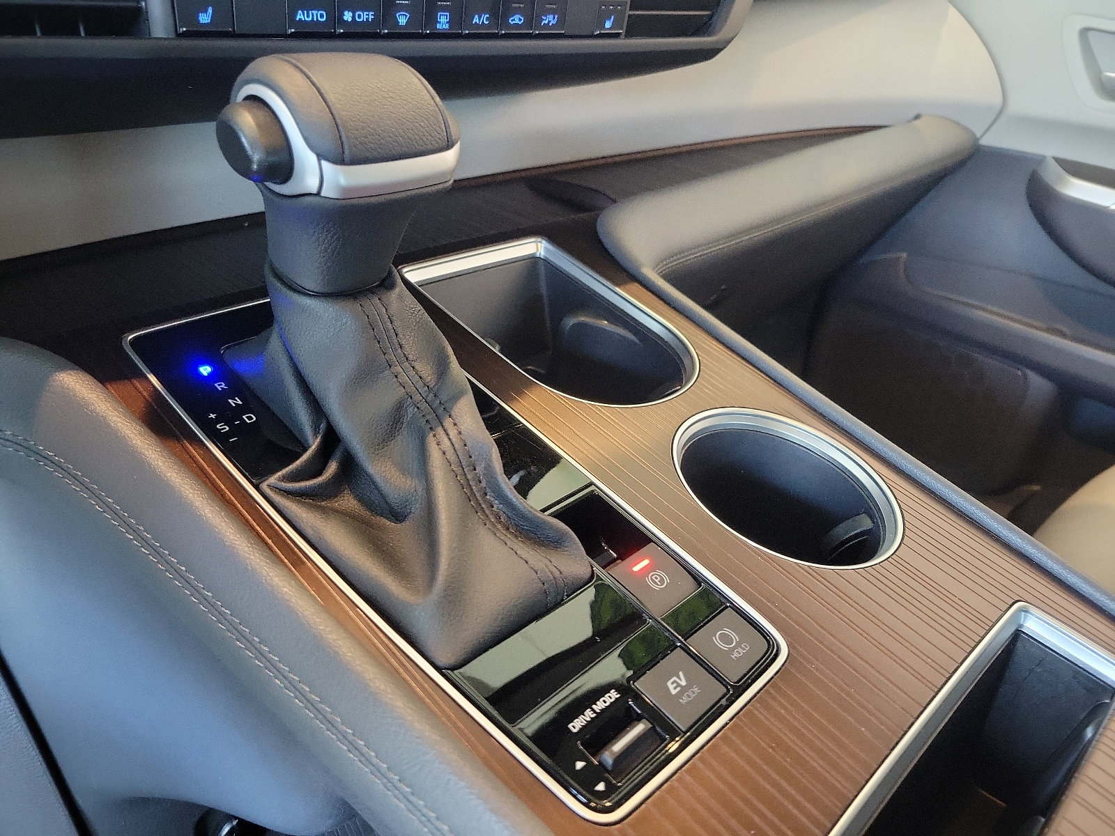 Certified 2023 Toyota Sienna XLE image 15