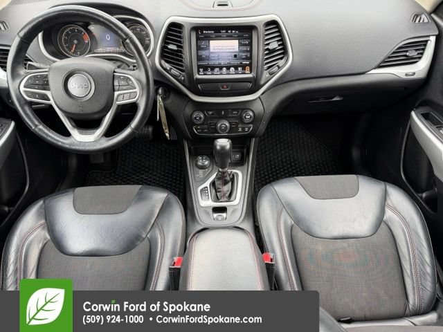 Used 2017 Jeep Cherokee Trailhawk AWD/4WD image 14