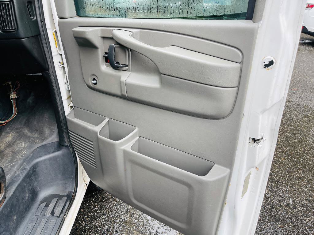 Used 2014 GMC Savana 3500 Extended RWD image 23