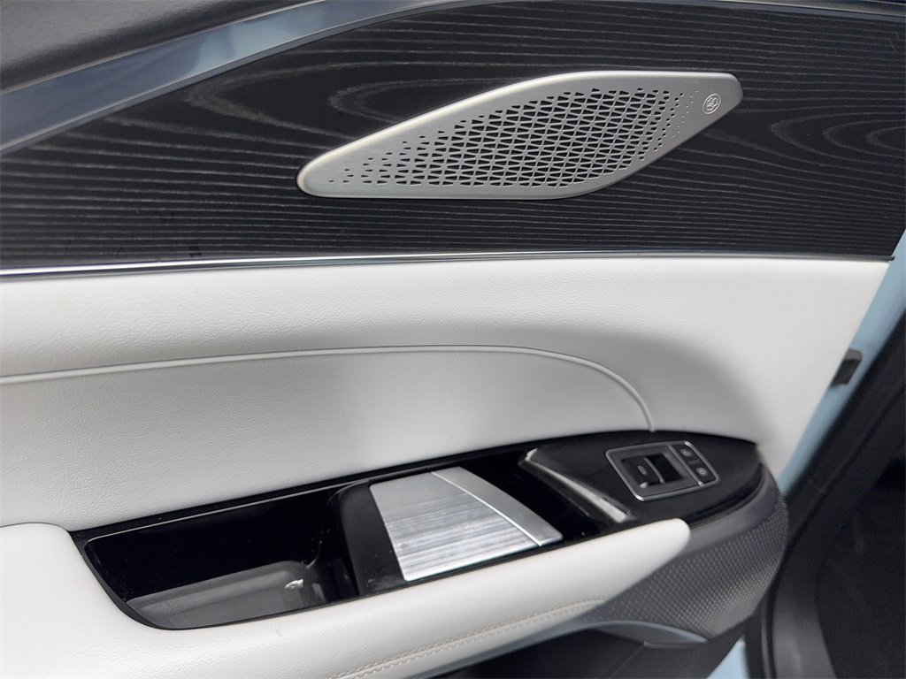 Used 2024 Cadillac Lyriq Luxury image 38