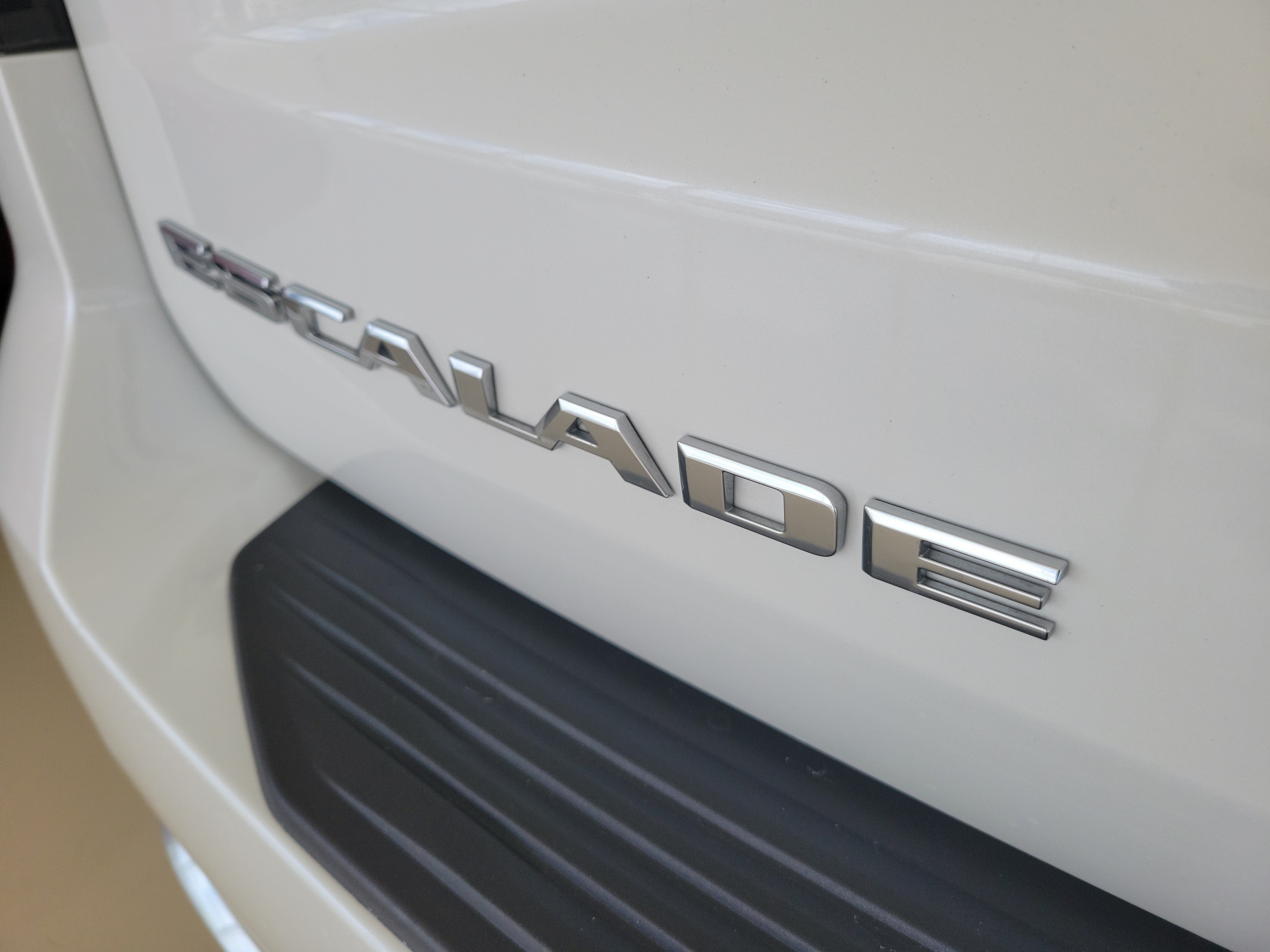 Used 2023 Cadillac Escalade Premium Luxury RWD image 10