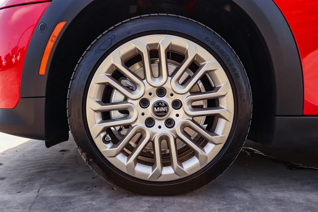 Used 2025 MINI Cooper 4-Door Hardtop FWD image 15